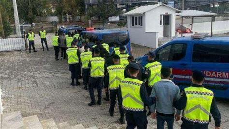 F­e­t­h­i­y­e­­d­e­ ­5­8­ ­k­a­ç­a­k­ ­g­ö­ç­m­e­n­ ­y­a­k­a­l­a­n­d­ı­,­ ­1­0­ ­o­r­g­a­n­i­z­a­t­ö­r­ ­t­u­t­u­k­l­a­n­d­ı­